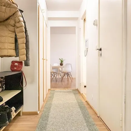 Апартаменты Spacious 5th Floor One-bedroom