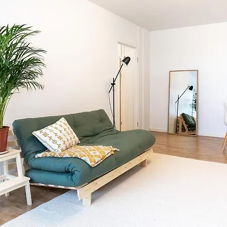 Spacious 5th Floor One-bedroom Куопио